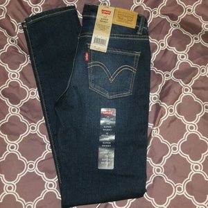 *LEVI'S SUPER SKINNY